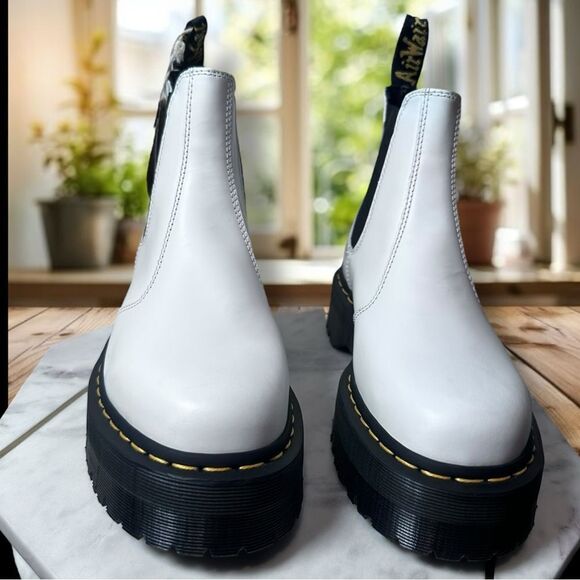 BRAND NEW Dr. Martens 2976 Quad Chelsea Slip-on Boot Size 9 Mens 10 Women EU 42 - Picture 2 of 12